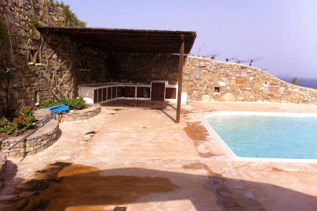 Pithos House *